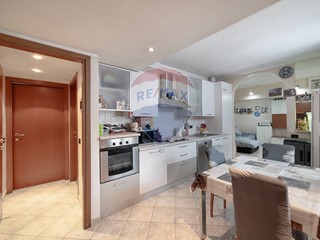 Trilocale in Vendita a Cavenago di Brianza, 115'000€, 75 m²