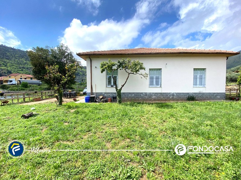 Casa Indipendente in Vendita a Cisano sul Neva, 269'000€, 155 m²