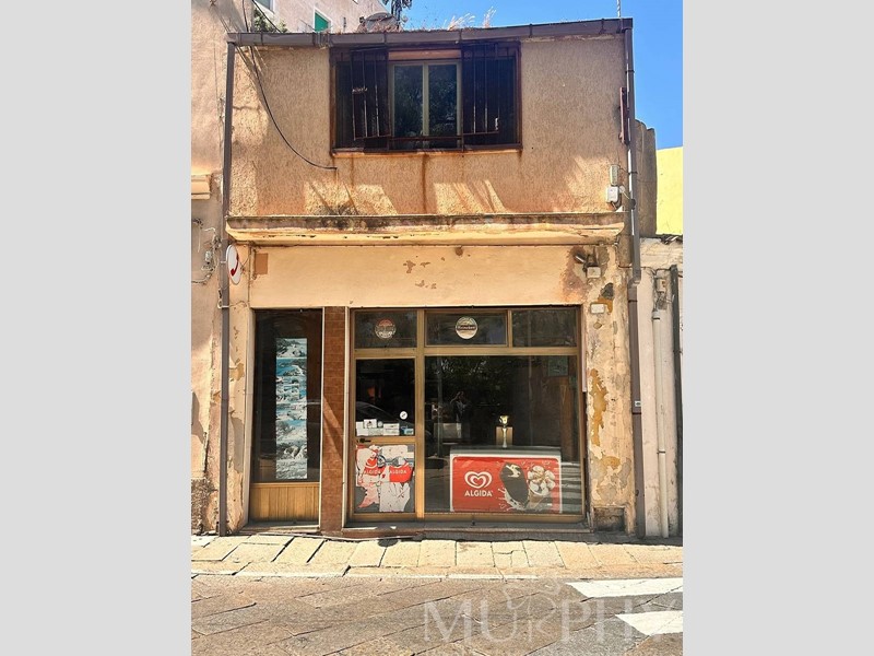 Casa Semi Indipendente in Vendita a La Maddalena, 230'000€, 165 m²