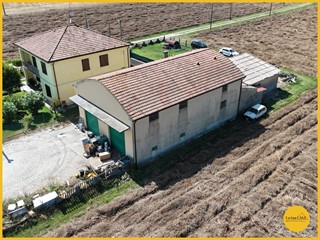 Capannone in Vendita a Molinella, 60'000€, 150 m²
