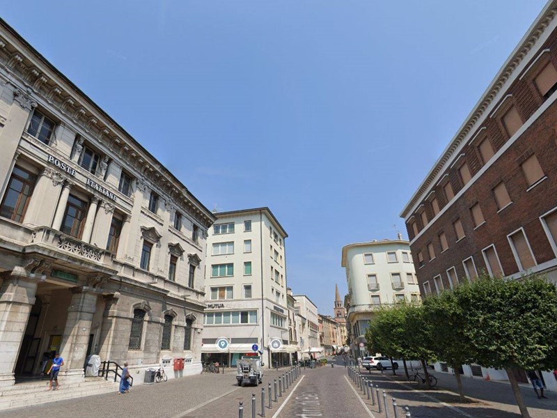 Ufficio in Vendita a Mantova, 100'000&euro;, 95 m²