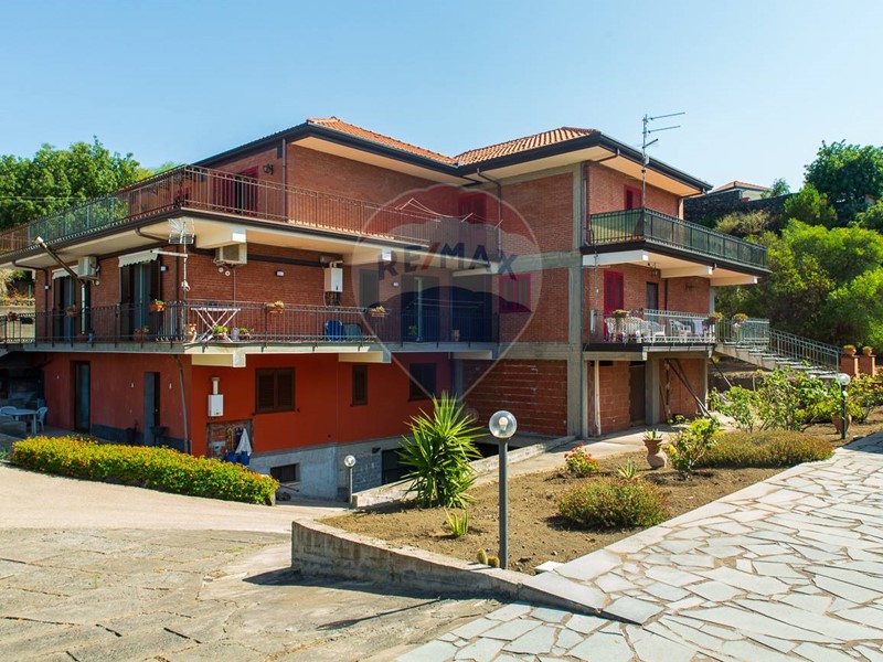 Casa Semi Indipendente in Vendita a Mascalucia, 148'000€, 171 m²