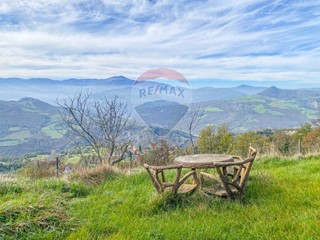 Casa Semi Indipendente in Vendita a Montese, 55'000€, 240 m²