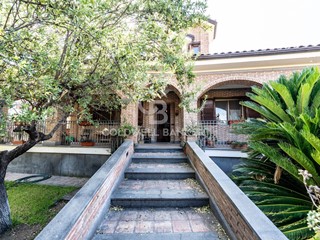 Villa in Vendita a Motta Sant'Anastasia, 449'000€, 222 m²