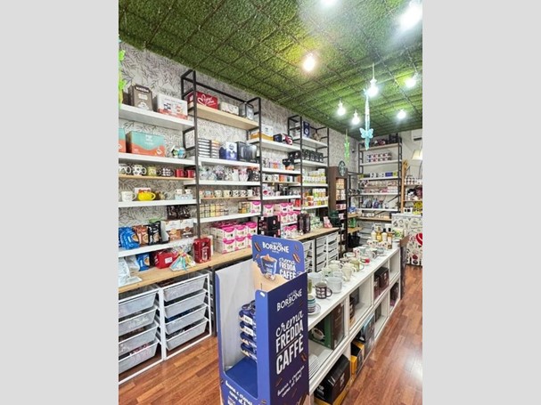 Attività commerciale in Vendita a Lamezia Terme, 90 m²