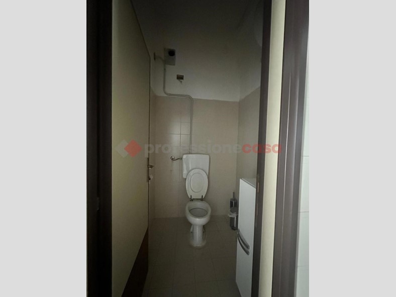 Laboratorio in Affitto a Arezzo, 1'800&euro;, 374 m²