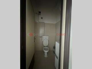 Laboratorio in Affitto a Arezzo, 1'800€, 374 m²