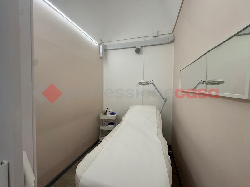 Attività commerciale in Vendita a Taranto, 15'000€, 60 m²