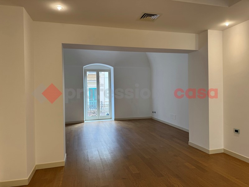 Quadrilocale in Affitto a Taranto, 1'800&euro;, 150 m²