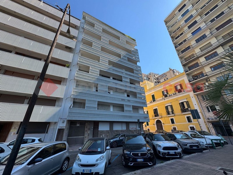 Appartamento in Affitto a Taranto, 1'100&euro;, 130 m²