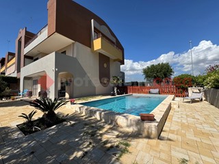 Appartamento in Vendita a Taranto, 270'000€, 215 m²