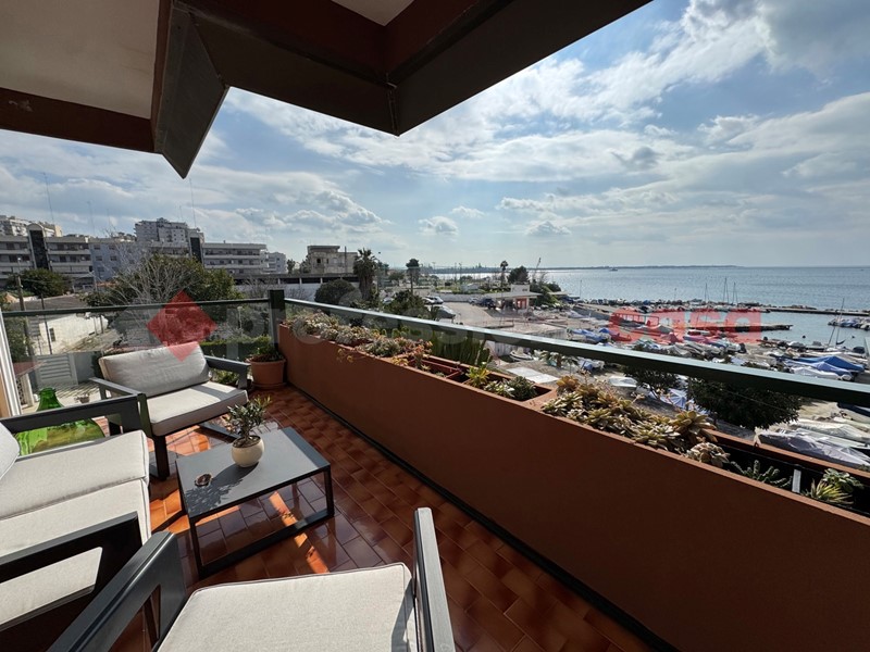 Appartamento in Vendita a Taranto, 449'000€, 236 m²
