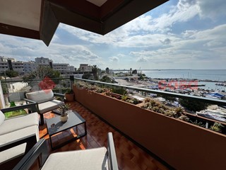 Appartamento in Vendita a Taranto, 449'000€, 236 m²