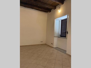 Negozio in Affitto a Aversa, 1'600&euro;, 130 m²