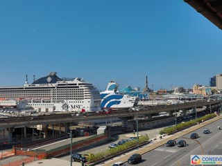 Appartamento in Vendita a Genova, zona Di Negro, 245'000€, 185 m², con Box