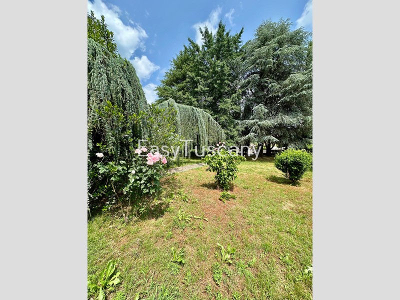 Casa Indipendente in Vendita a Capannori, zona Massa Macinaia, 450'000€, 268 m²