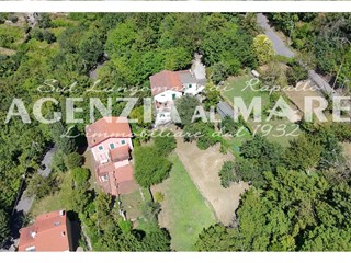Casa Indipendente in Vendita a Rapallo, 495'000€, 300 m²
