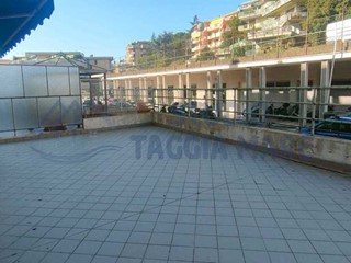 Trilocale in Vendita a Sanremo, 200'000€, 85 m², con Box