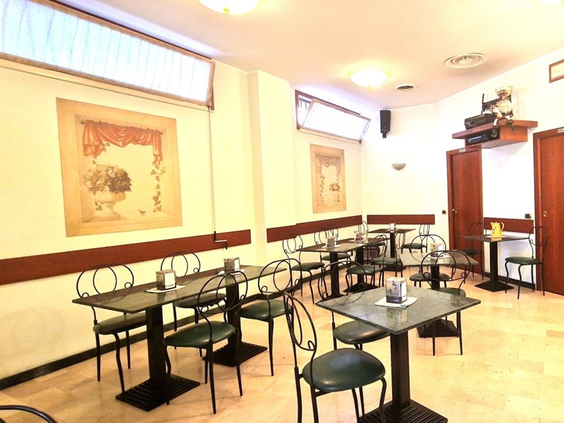Attività commerciale in Vendita a Alassio, 400'000€, 100 m², arredato