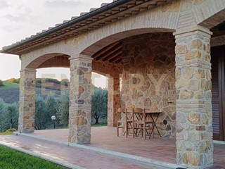 Casa Indipendente in Vendita a Manciano, 1'950'000€, 650 m²