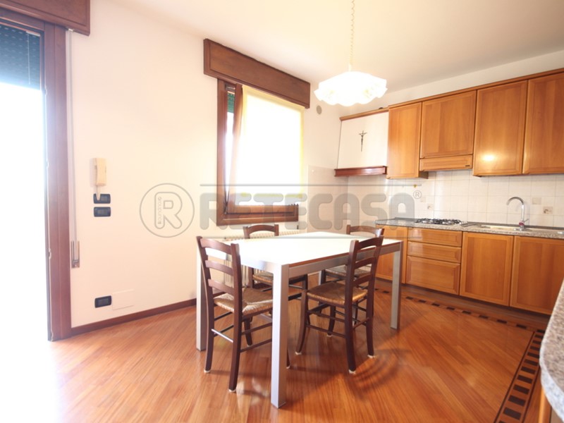 Appartamento in Affitto a Quinto Vicentino, 1'050€, 165 m², arredato