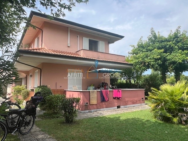 Casa Indipendente in Vendita a Massa, zona Marina Di Massa, 700'000&euro;, 187 m², arredato