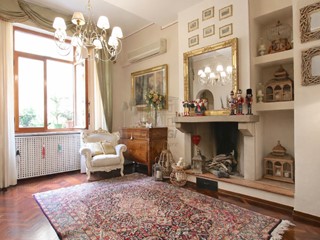 Appartamento in Vendita a Lucca, zona Centro storico, 670'000&euro;, 235 m²