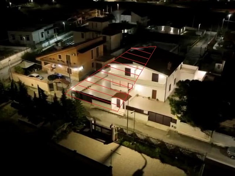 Villa bifamiliare in Vendita a Gela, 350'000€