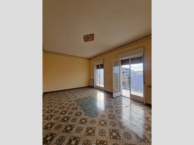 Appartamento in Vendita a Siracusa, zona Bosco Minniti, 100'000&euro;, 130 m²
