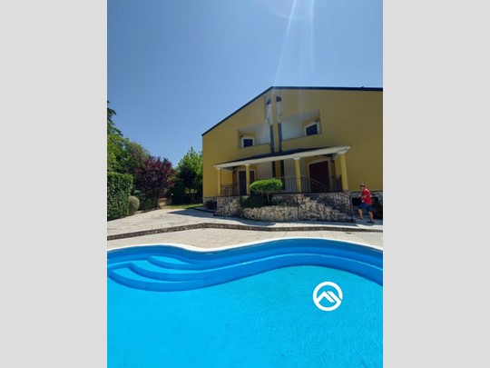 Villa in Vendita a Montesarchio, 349'000€, 600 m²