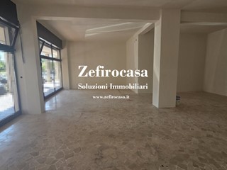 Negozio in Affitto a San Giovanni in Persiceto, 80 m²