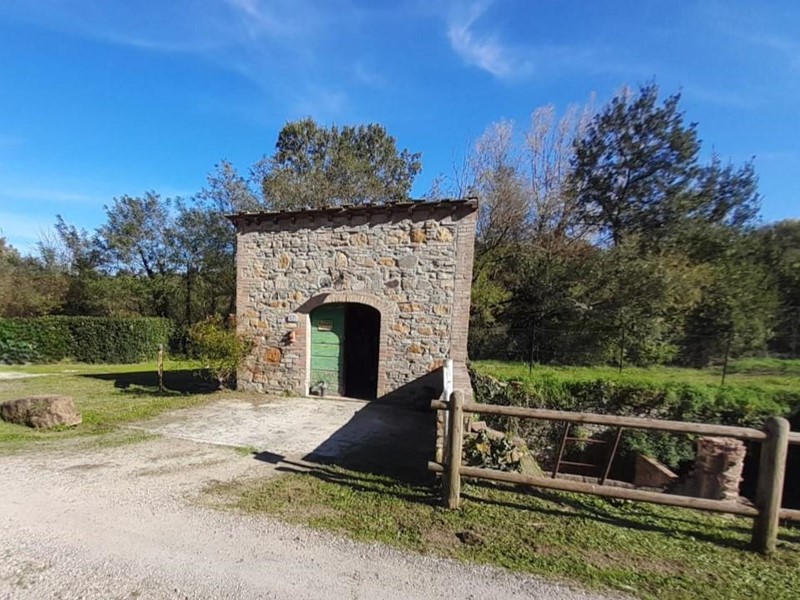 Casa di corte in Vendita a Montaione, zona Alberi, 140'000€, 101 m²