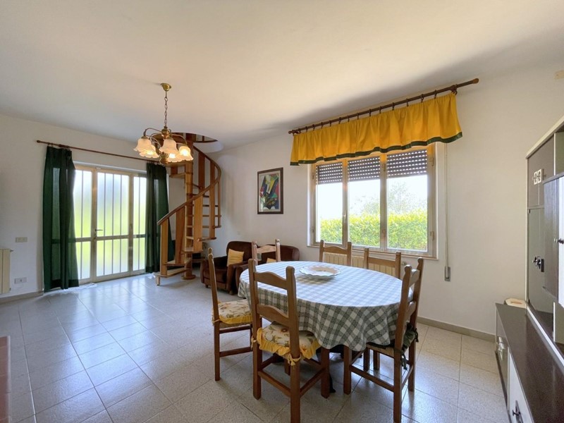 Villa in Vendita a Massarosa, zona Corsanico, 430'000€, 200 m², arredato