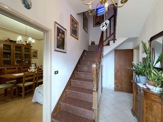 Villa in Vendita a Massarosa, zona Bozzano, 325'000€, 170 m²