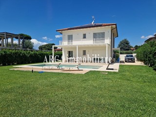 Villa in Vendita a Pietrasanta, 1'500'000€, 160 m²