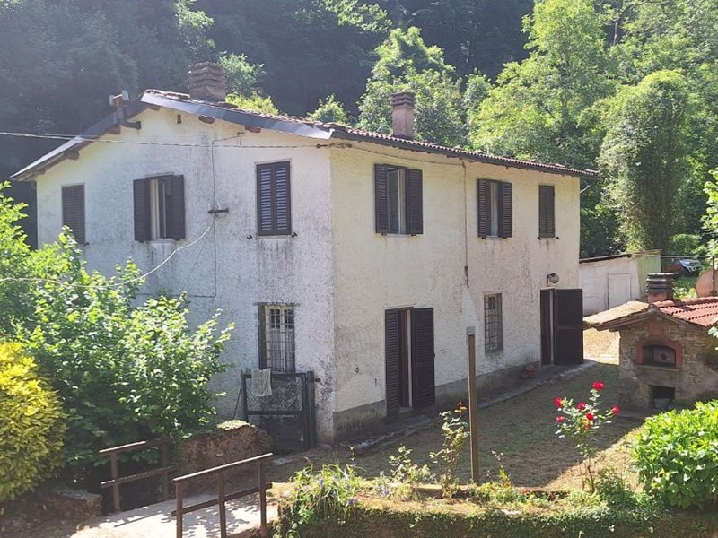 Casale in Vendita a Pescaglia, zona Pascoso, 160'000€, 230 m², arredato