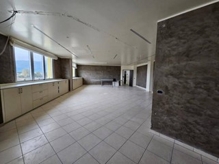 Ufficio in Vendita a Cascina, 110'000€, 130 m²