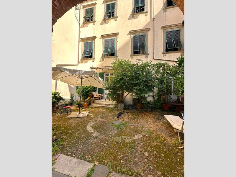 Appartamento in Vendita a Lucca, 1'100'000€, 530 m²