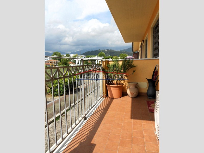 Appartamento in Vendita a Massa, zona Marina di Massa, 300'000&euro;, 144 m², arredato