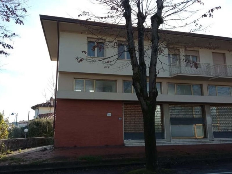 Laboratorio in Vendita a Forte dei Marmi, 1'236'000€, 513 m²