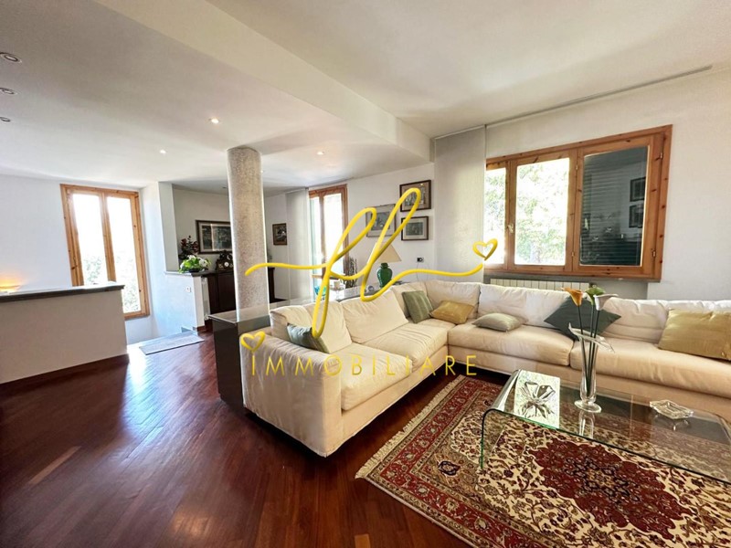 Appartamento in Vendita a Cecina, 365'000€, 174 m², con Box