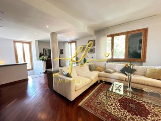 Appartamento in Vendita a Cecina, 365'000€, 174 m², con Box