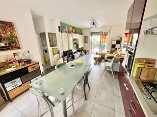 Trilocale in Vendita a Massa, zona Marina di Massa, 210'000&euro;, 70 m²