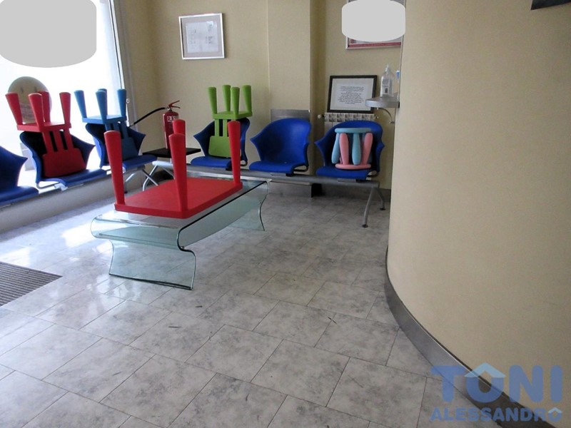 Immobile commerciale in Vendita a Empoli, 260'000€, 120 m²