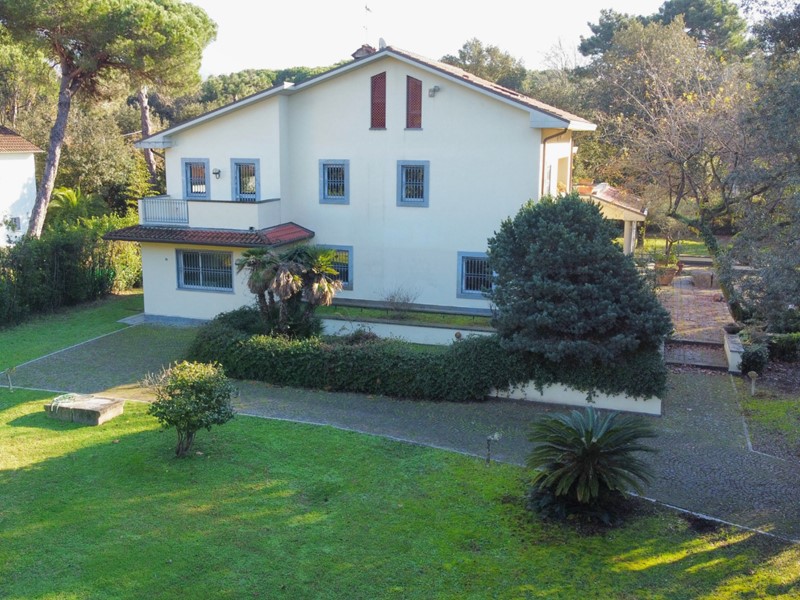 Villa in Vendita a Massa, zona Poveromo, 1'600'000&euro;, 387 m²