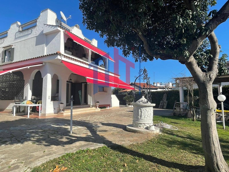 Villa in Vendita a Ardea, 269'000€, 300 m²