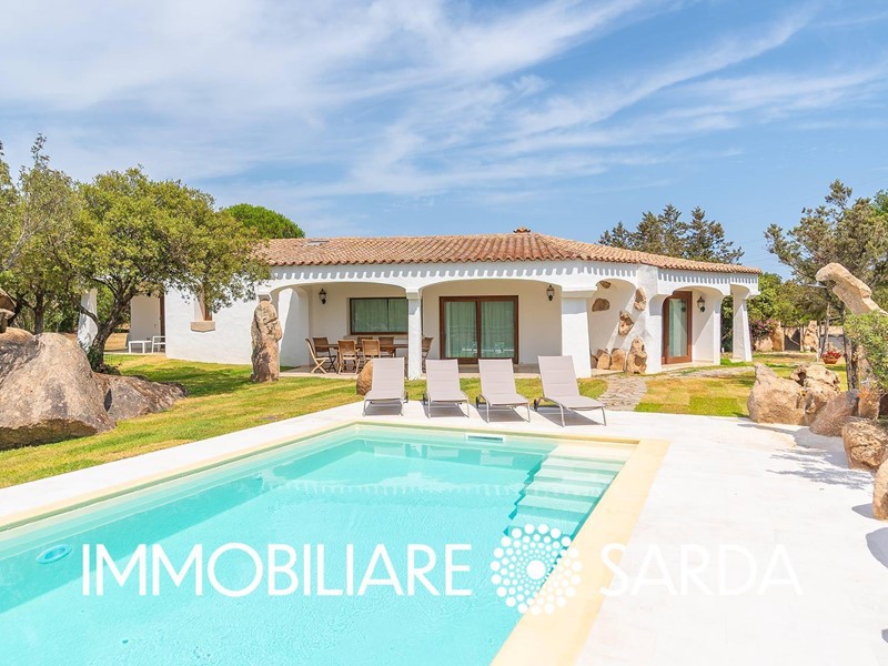 Villa in Vendita a Arzachena, 1'250'000€, 220 m²