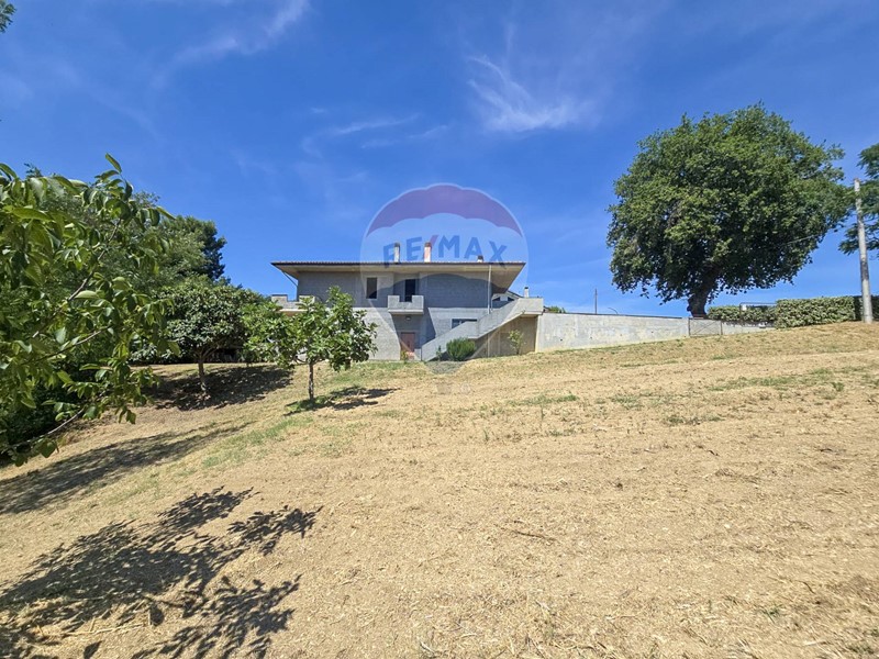 Casa Indipendente in Vendita a Torrevecchia Teatina, 259'000€, 300 m²