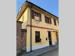 Casa Semi Indipendente in Vendita a Vellezzo Bellini, 165'000€, 155 m²