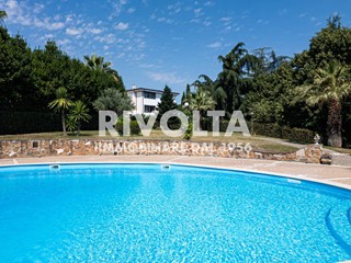 Villa in Vendita a Roma, 1'300'000€, 420 m²
